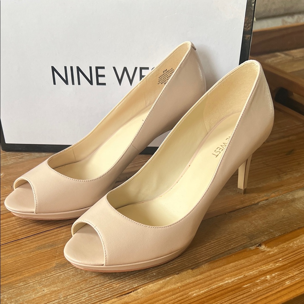 Nine West Gelabelle Light Pink Heeled Shoe.  Size 8